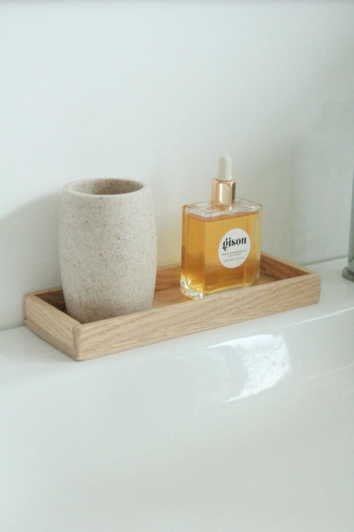 Plateau vide-poche en chêne massif avec accessoires de salle de bain