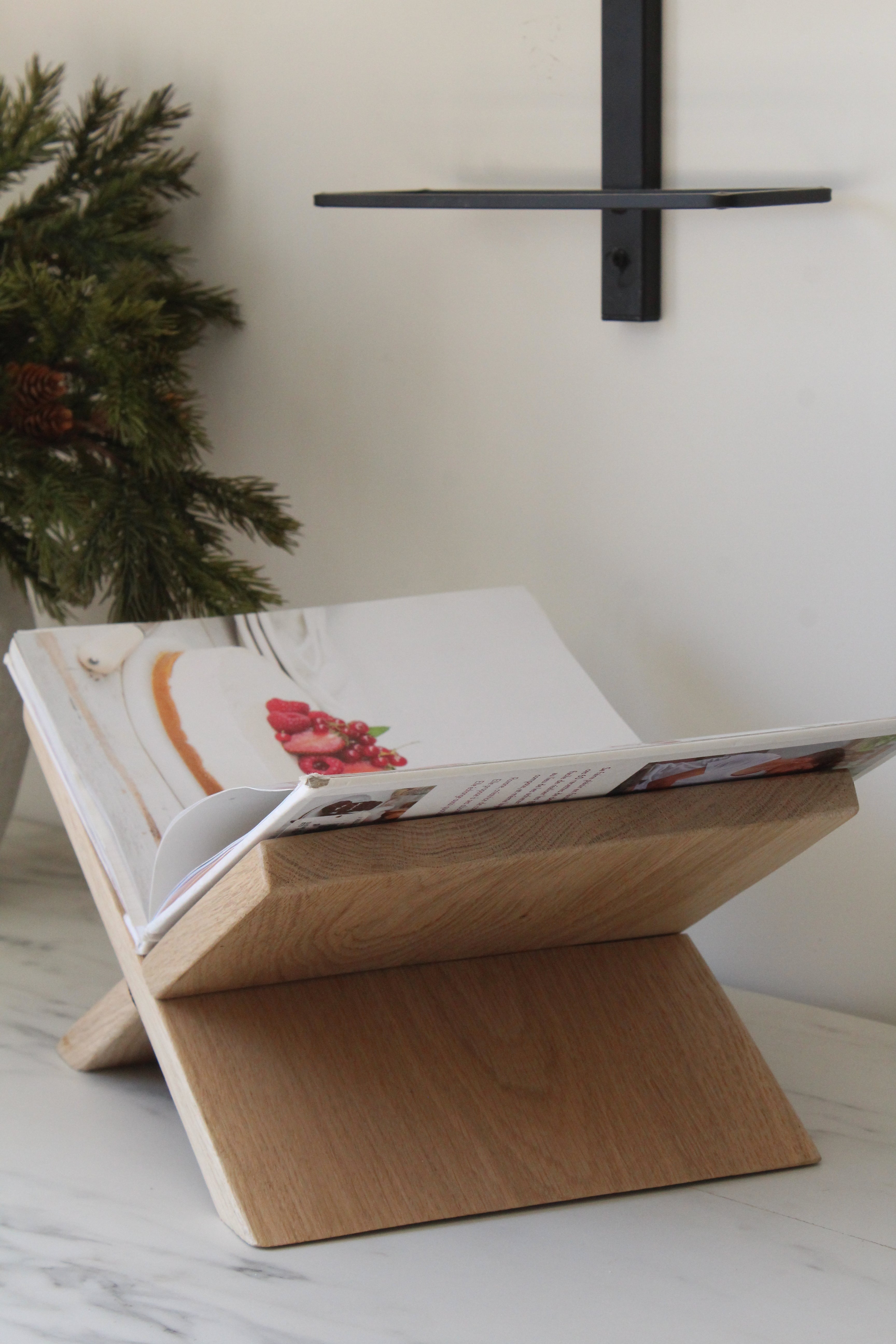 Porte livre design en chene massif fabrication artisanale de e f deco